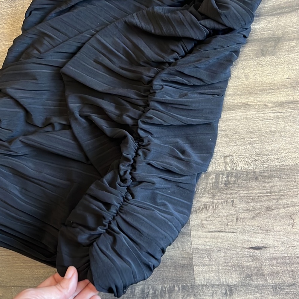 Designer cocktail dress by Nicole Miller - Picture 6 of 10